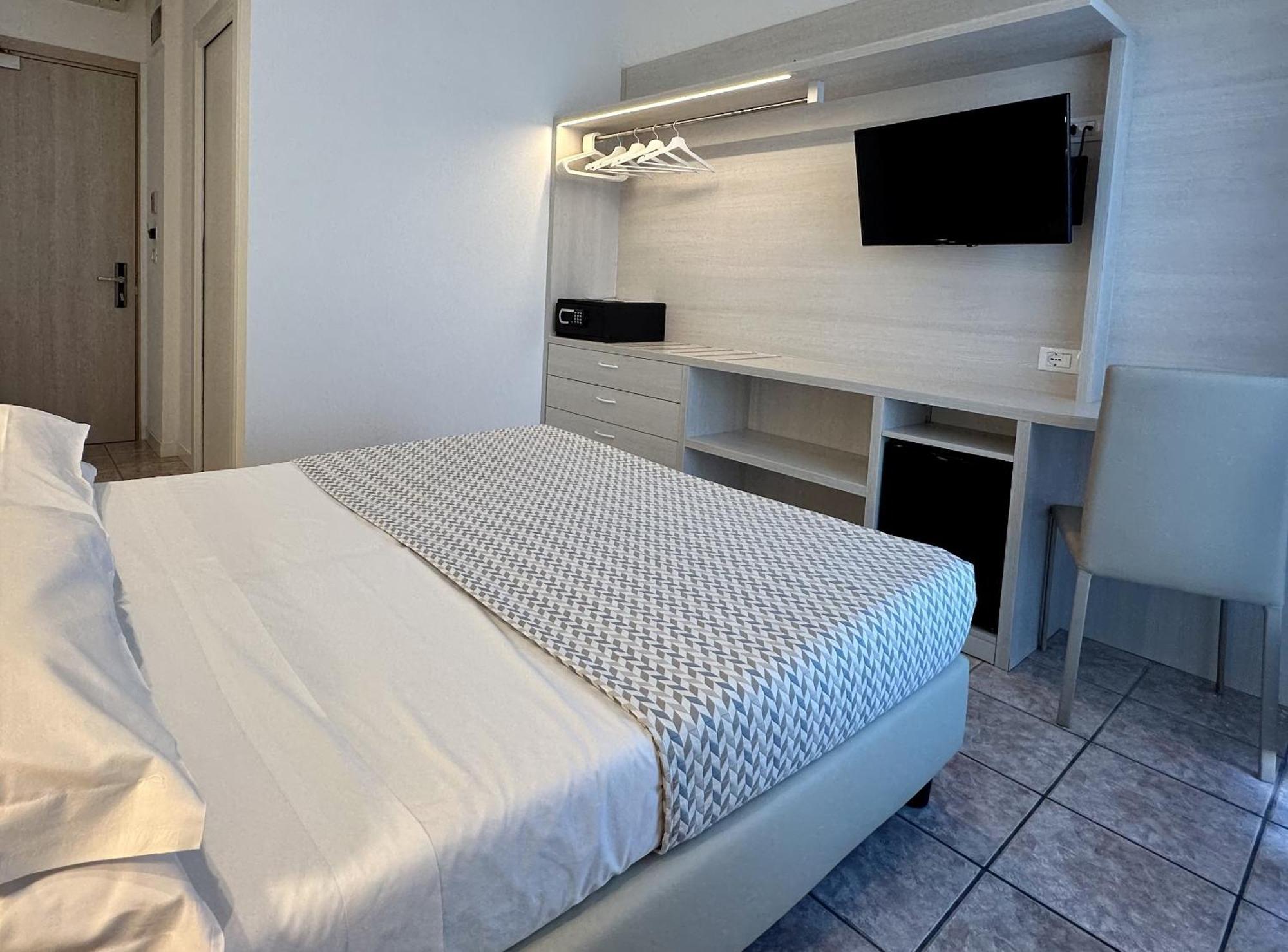 Hotel Nizza Frontemare Superior 3 Stelle 3*